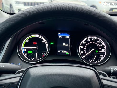 Toyota Camry 2022 серый - фото 27