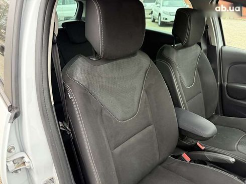 Renault Clio 2016 - фото 19