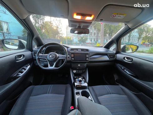 Nissan Leaf 2020 белый - фото 19
