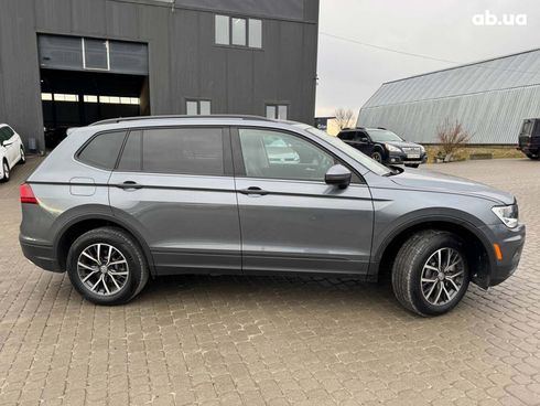 Volkswagen Tiguan 2021 серый - фото 17