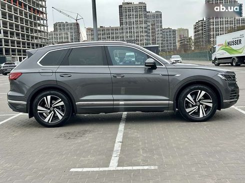 Volkswagen Touareg 2022 - фото 16