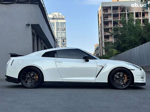 Nissan GT-R 2013 - фото 11