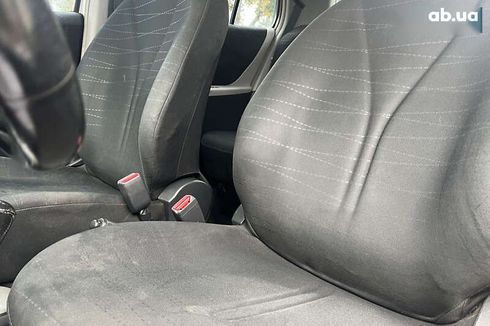 Toyota Yaris 2006 - фото 12