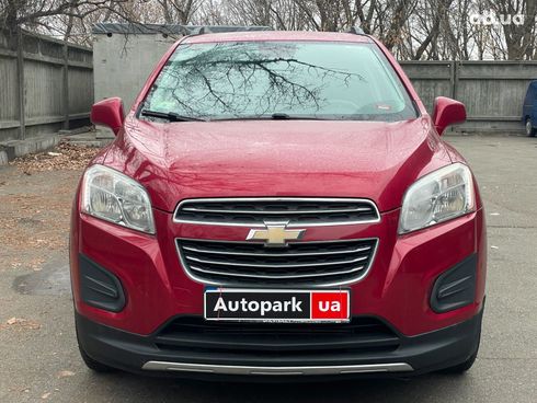 Chevrolet Tracker 2015 красный - фото 2