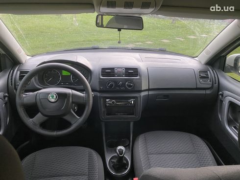 Skoda Fabia 2012 белый - фото 7