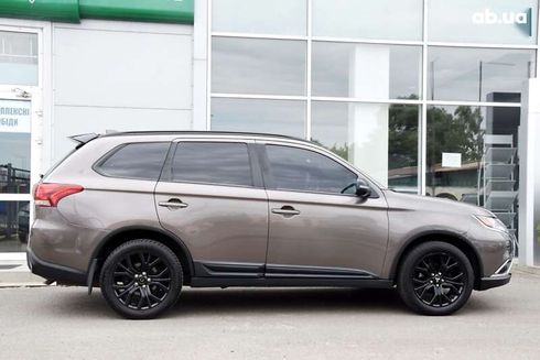 Mitsubishi Outlander 2017 - фото 25