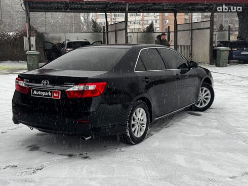 Toyota Camry 2014 черный - фото 6