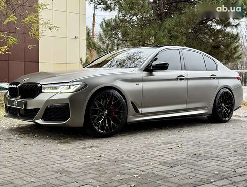 BMW 5 серия 2021 - фото 4