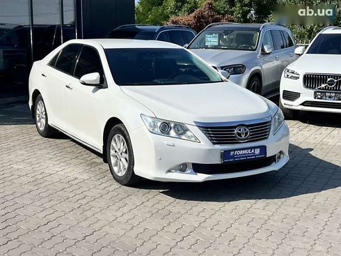 Toyota Camry 2013 - фото 2