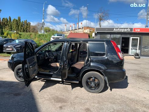 Nissan X-Trail 2005 черный - фото 15