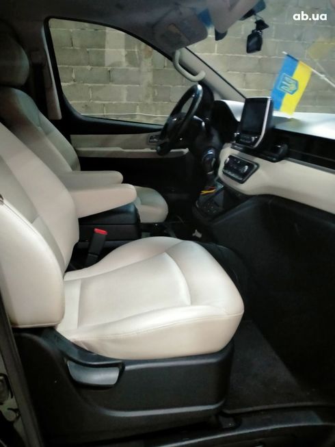 Hyundai Grand Starex 2018 черный - фото 4