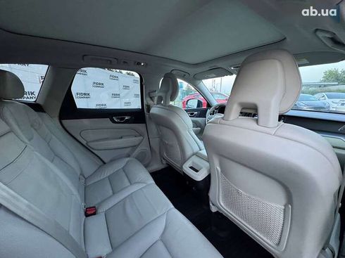 Volvo XC60 2018 - фото 14