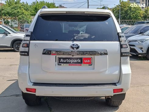 Toyota Land Cruiser Prado 2021 белый - фото 11