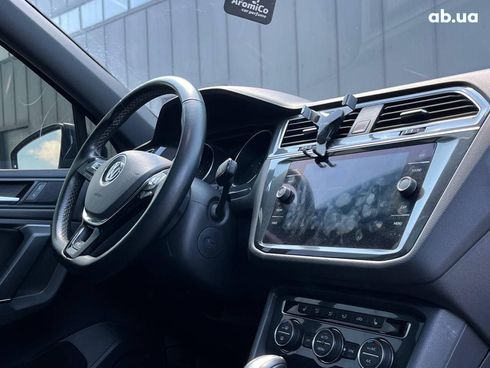 Volkswagen Tiguan 2020 серый - фото 37