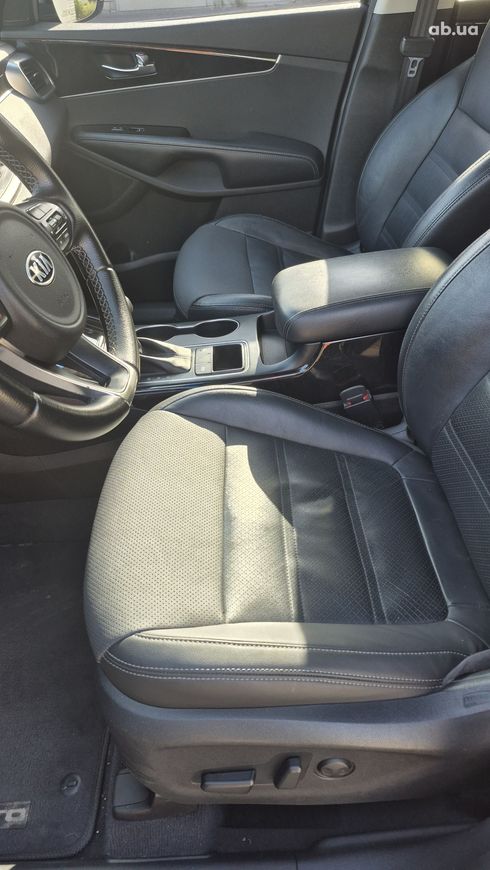 Kia Sorento 2016 черный - фото 10