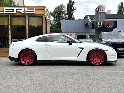 Nissan GT-R 2013 - фото 6