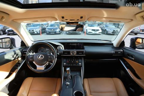 Lexus IS 2017 - фото 11