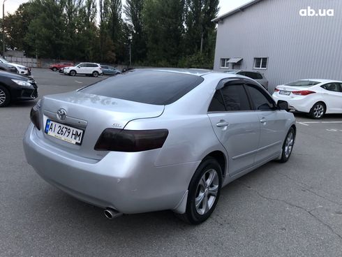 Toyota Camry 2008 серебристый - фото 6