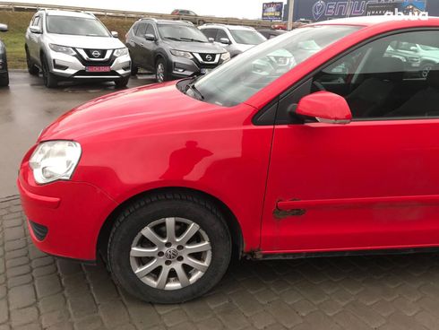 Volkswagen Polo 2005 красный - фото 2