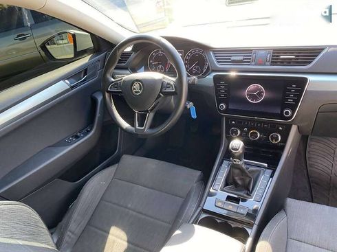 Skoda Superb 2019 - фото 10