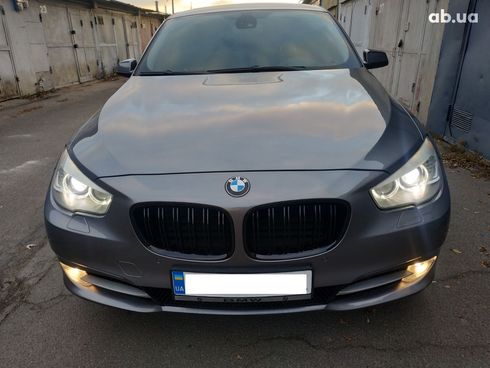 BMW 5 серия 2010 серый - фото 2