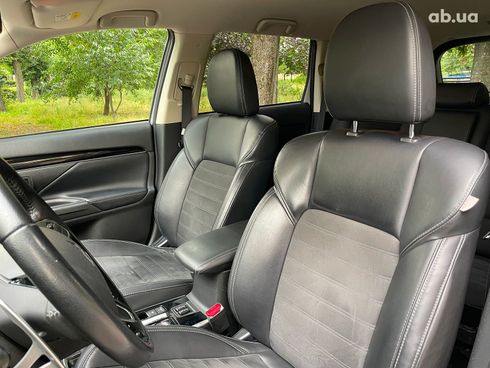 Mitsubishi Outlander 2019 белый - фото 21