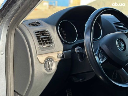 Skoda Yeti 2017 серый - фото 18