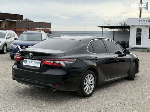 Toyota Camry 2021 - фото 2