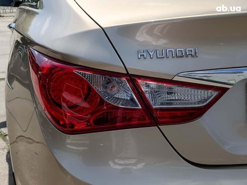 Hyundai Sonata 2010 бежевый - фото 8