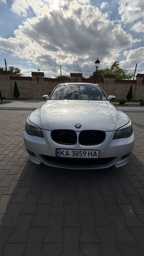 BMW 5 серия 2009 серебристый - фото 3