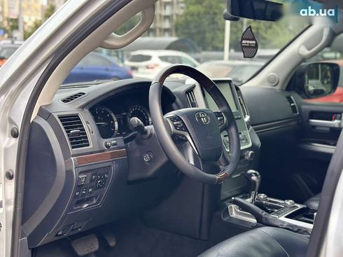 Toyota Land Cruiser 2017 - фото 14