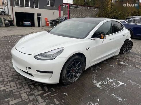 Tesla Model 3 2020 - фото 2