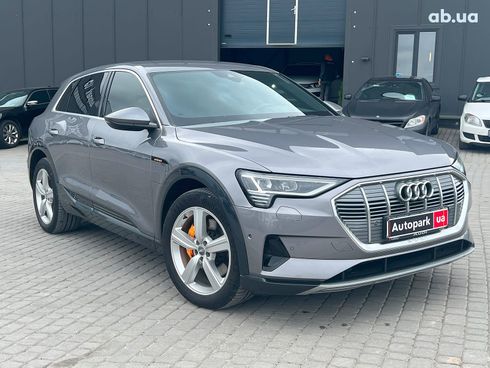 Audi E-Tron 2019 серый - фото 25