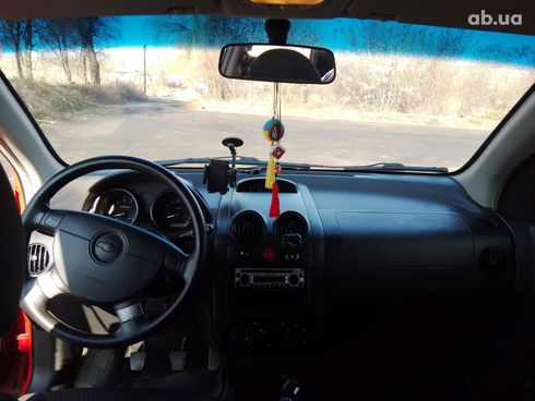 Chevrolet Aveo 2006 красный - фото 2