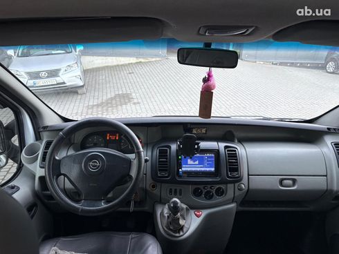 Opel Vivaro 2009 белый - фото 33