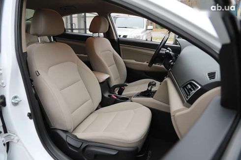 Hyundai Elantra 2016 - фото 10