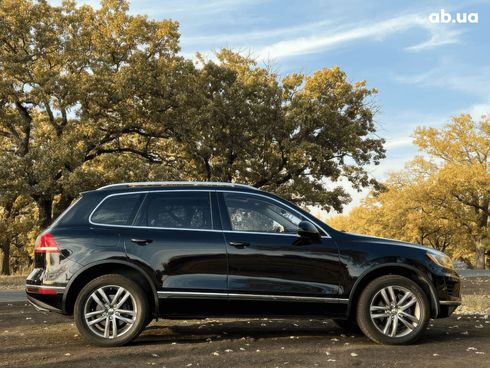 Volkswagen Touareg 2016 черный - фото 4