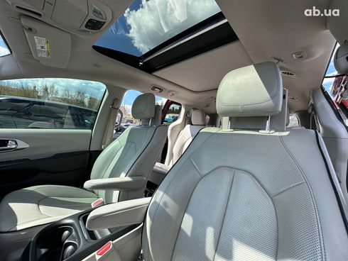 Chrysler Pacifica 2017 красный - фото 107