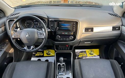 Mitsubishi Outlander 2017 - фото 11