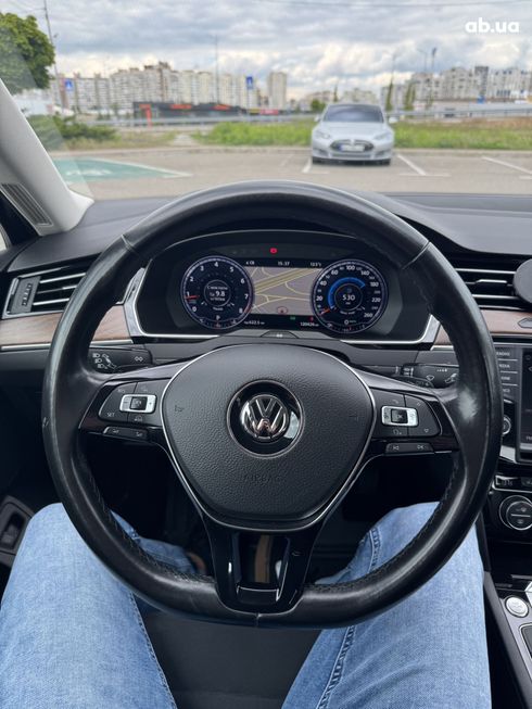 Volkswagen Passat 2016 красный - фото 30