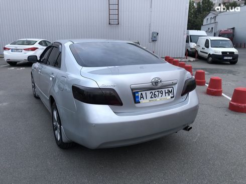 Toyota Camry 2008 серебристый - фото 5