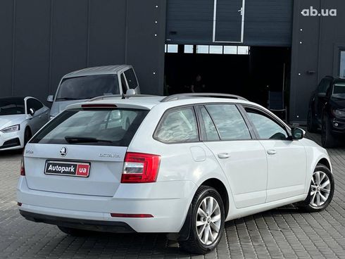Skoda Octavia 2017 белый - фото 7