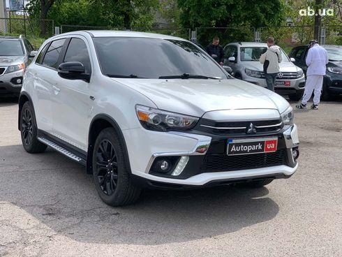 Mitsubishi Outlander 2018 белый - фото 3