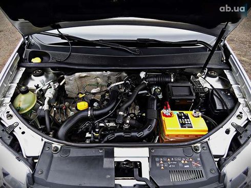 Renault Logan 2017 - фото 21