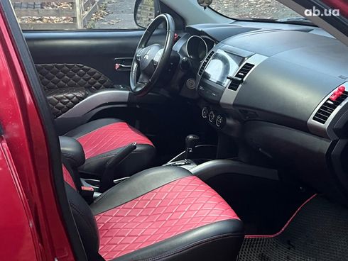 Mitsubishi Outlander 2010 красный - фото 15