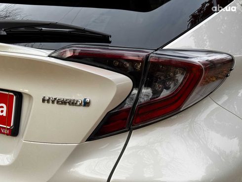 Toyota C-HR 2019 белый - фото 37