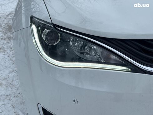 Chrysler Pacifica 2017 белый - фото 5