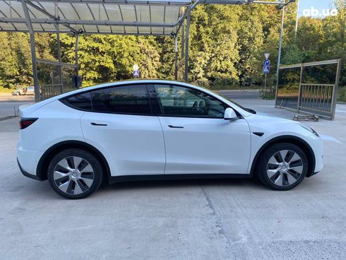 Tesla Model Y 2022 белый - фото 11