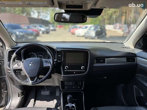 Mitsubishi Outlander 2020 - фото 11