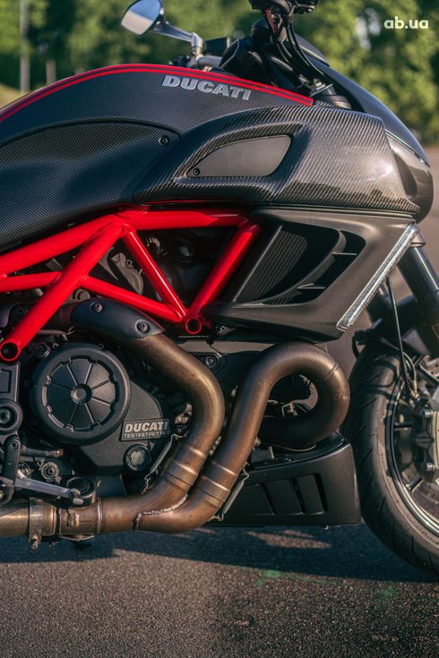 Ducati DIAVEL 2012 красный - фото 11